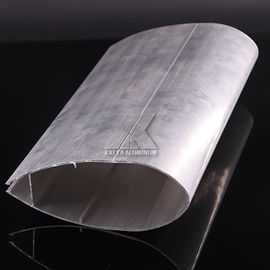 大きいアルミニウム屋外の手すりは、アルミニウム手すり粉Coaitngの側面図を描きます
